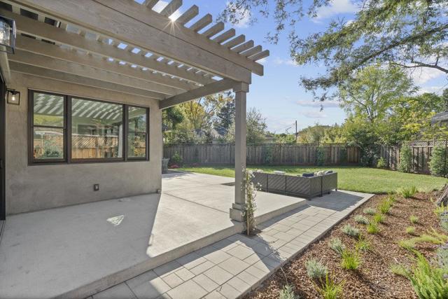 1303 American Way, Menlo Park CA: https://media.crmls.org/mediaz/d1143a7f-9ce5-4456-8e38-4e3330a1f110.jpg