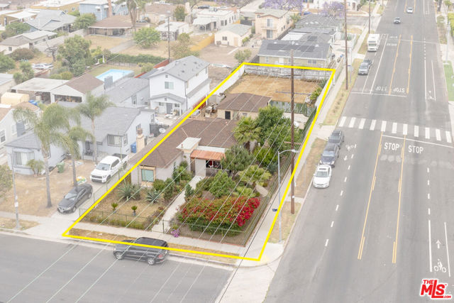 701 W 112th Street, Los Angeles CA: https://media.crmls.org/mediaz/d1143ff6-4575-4867-a93f-2d23ca9e861c.jpg