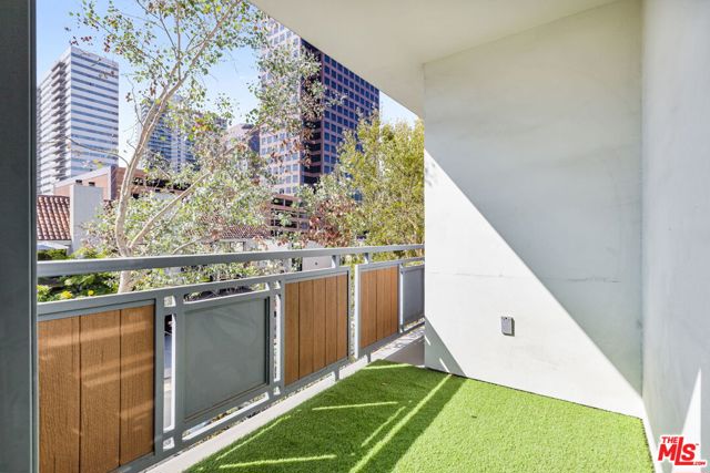 11715 Goshen Avenue, Los Angeles CA: https://media.crmls.org/mediaz/d1148794-2a8c-4825-b704-906345e2d953.jpg