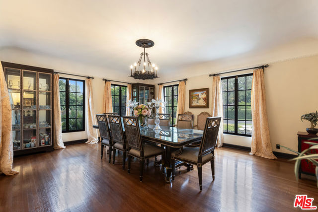 2086 S Oak Knoll Avenue, San Marino CA: https://media.crmls.org/mediaz/d1149583-acef-489b-8d8b-83d01f03ebc6.jpg