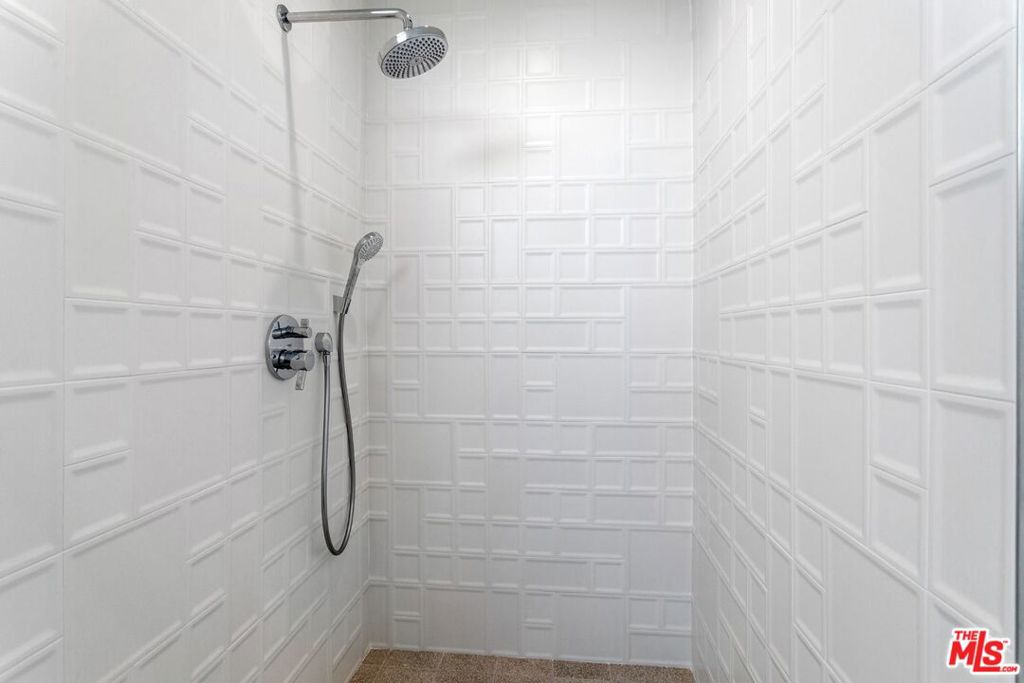 https://media.crmls.org/mediaz/d114d25d-86a5-43d9-8822-ee8fdbaea2ee.jpg?preset=X-Large