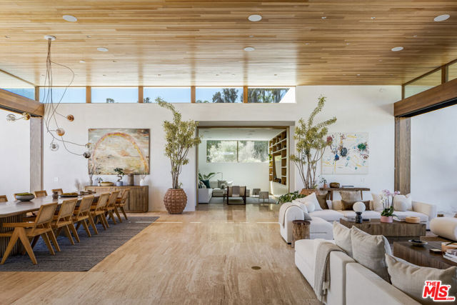 28837 Selfridge Drive, Malibu CA: https://media.crmls.org/mediaz/d11528b8-33fb-4d47-a14e-7546073034cb.jpg