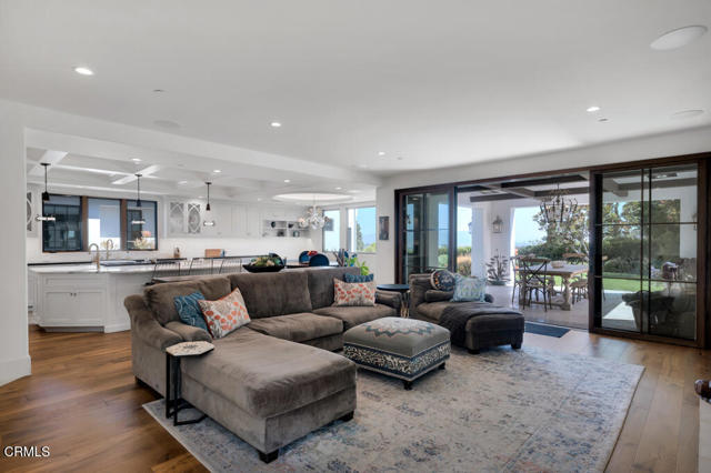 45 Valley Vista Drive, Camarillo CA: https://media.crmls.org/mediaz/d115391f-e549-4bfe-b5fe-c1c74a5d45ba.jpg