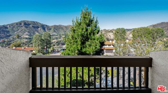 1622 Michael Lane, Pacific Palisades CA: https://media.crmls.org/mediaz/d1159724-7b65-4323-82b5-1a3422d3aa02.jpg