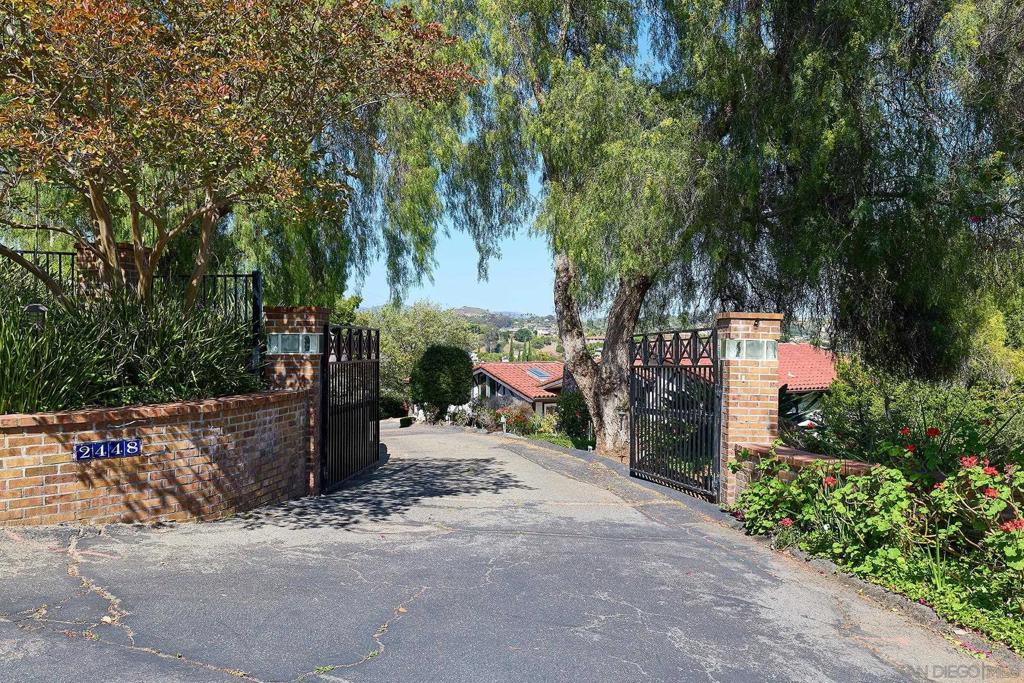 2448 Royal Crest - photo 5