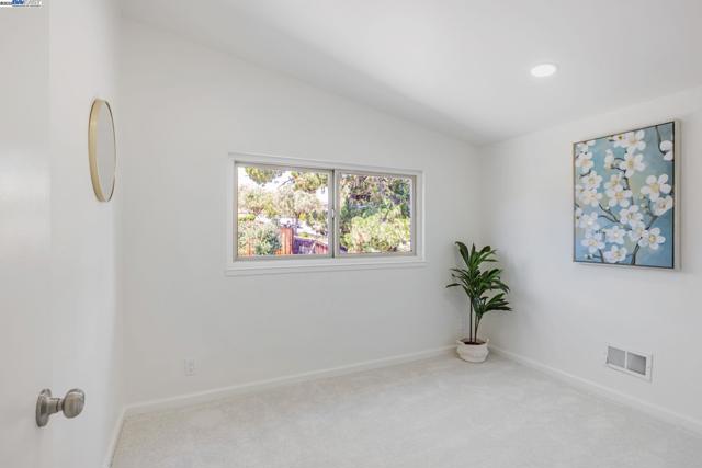 216 Appian Way, Union City CA: https://media.crmls.org/mediaz/d1168f37-f756-49ba-b1c8-61ce65cd8853.jpg