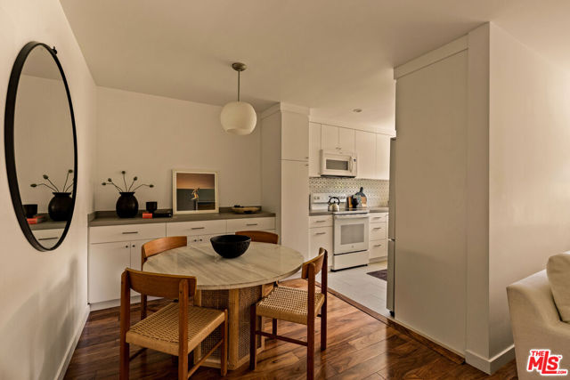 2604 N Beachwood Drive, Los Angeles CA: https://media.crmls.org/mediaz/d1169e2f-efca-489f-b6dc-3f560385ab49.jpg