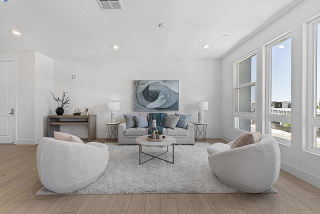 Image 4 of 45 For 44867 Grimmer Blvd  300