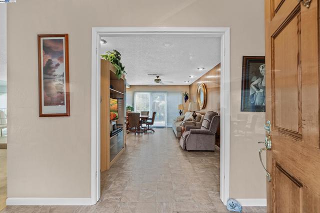 576 Emerald St, Livermore CA: https://media.crmls.org/mediaz/d1179b21-181a-4963-ac99-3e4b89ee4ecb.jpg