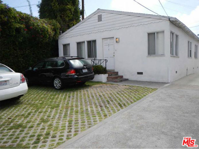 975 Lucile Avenue, Los Angeles CA: https://media.crmls.org/mediaz/d11831c4-aa6a-46a3-9ff2-79ff82c6dee8.jpg