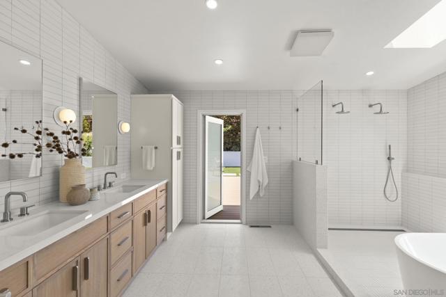 5851 Box Canyon, La Jolla CA: https://media.crmls.org/mediaz/d1183f00-6d90-478d-bec7-49c7b72b1385.jpg