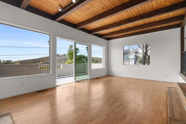 9811 Eucalyptus St, Spring Valley CA: https://media.crmls.org/mediaz/d118e713-69fe-4f9f-8407-4e4048f0cf74.jpg