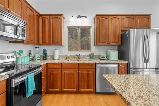 38634 N Shore Drive, Fawnskin CA: https://media.crmls.org/mediaz/d1190b5d-781d-4578-aac1-8088cc14af4f.jpg