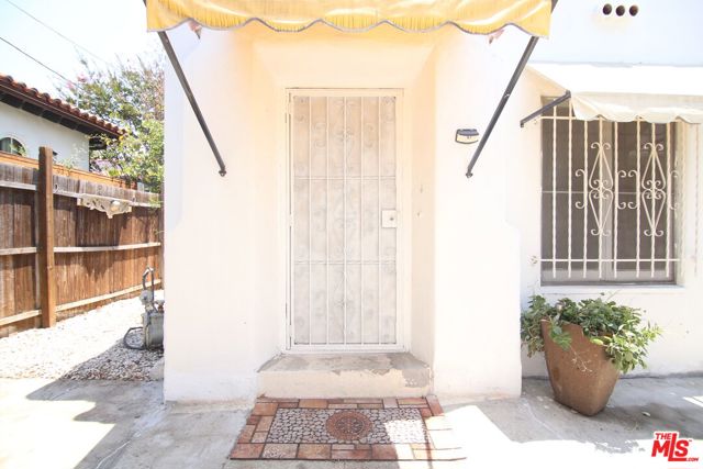 1028 N Hayworth Avenue, West Hollywood CA: https://media.crmls.org/mediaz/d119dcae-6602-415c-b804-2938e82b74ef.jpg