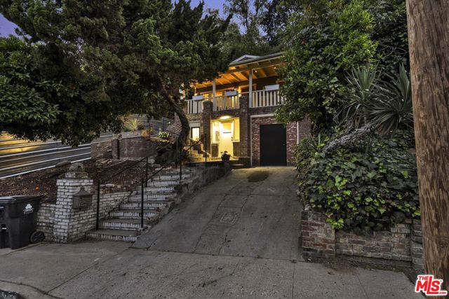 313 Museum Drive, Los Angeles, California 90065, 2 Bedrooms Bedrooms, ,1 BathroomBathrooms,Single Family Residence,For Sale,Museum,24401969