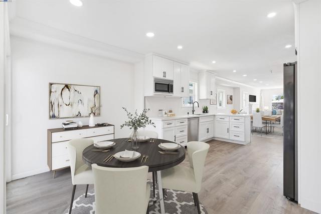 5542 Harvey Ave, Oakland CA: https://media.crmls.org/mediaz/d11a020b-04e2-4f57-939c-1957001ed9b1.jpg