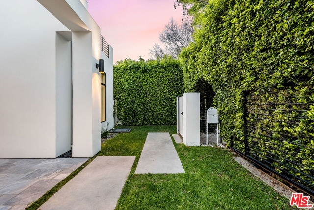 407 WESTBOURNE Drive photo 6