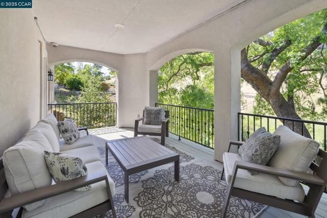 135 Dean Rd, Alamo CA: https://media.crmls.org/mediaz/d11a2990-9023-4528-84c7-e4ae6a31986e.jpg