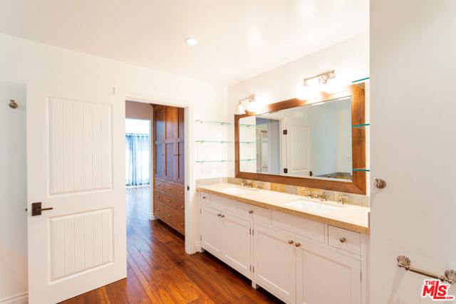 702 Pacific Ave., Venice CA: https://media.crmls.org/mediaz/d11a4db5-a94d-4f4e-a073-e6ef8431ae60.jpg
