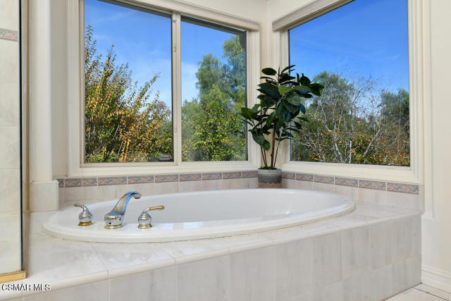 31775 Oak Ranch Court, Westlake Village CA: https://media.crmls.org/mediaz/d11b0be9-3363-44dd-9daf-e6b693360dc6.jpg