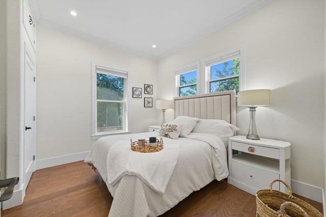 320 N Ellsworth Avenue, San Mateo CA: https://media.crmls.org/mediaz/d11bb2f3-aa7a-4b32-bd45-cb15a9633843.jpg