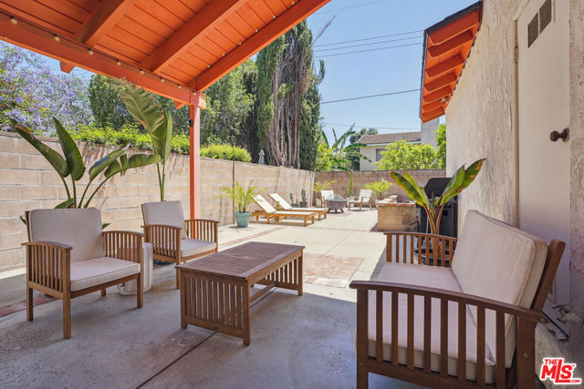 19730 Hatton Street, Winnetka CA: https://media.crmls.org/mediaz/d11bfc64-2399-4657-a7a1-3202b63205f1.jpg