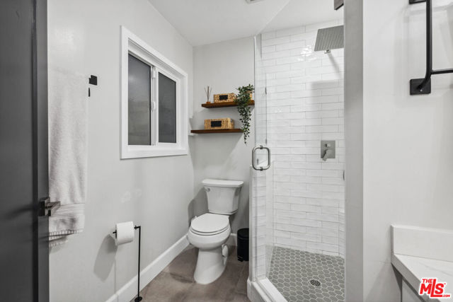 821 S Cloverdale Avenue, Los Angeles CA: https://media.crmls.org/mediaz/d11c158b-c70f-4446-ab87-3c71f9c83d88.jpg