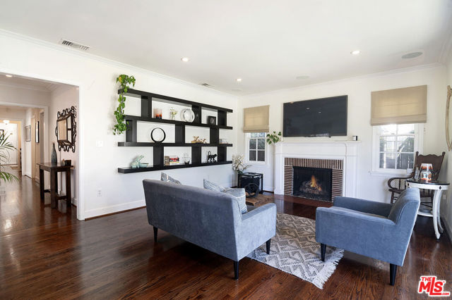8828 Rosewood Avenue, West Hollywood CA: https://media.crmls.org/mediaz/d11cf8cd-8453-4a9e-aa1d-8c4324054c9f.jpg