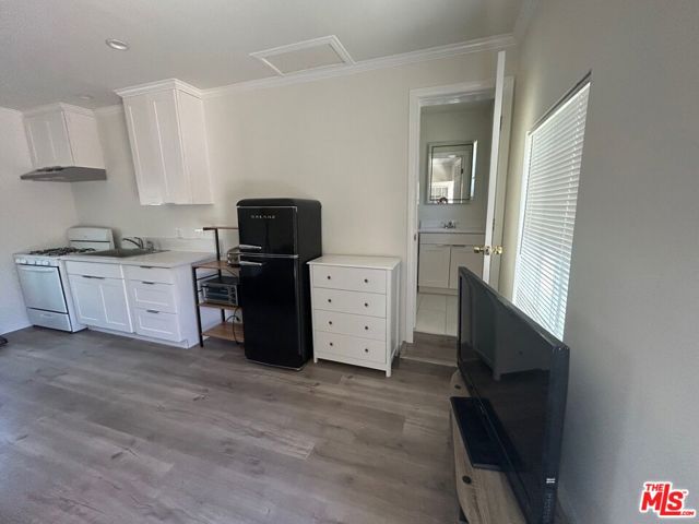 4826 Coolidge Avenue, Culver City CA: https://media.crmls.org/mediaz/d11d1e6a-b533-4b3f-bb28-63667e873a05.jpg