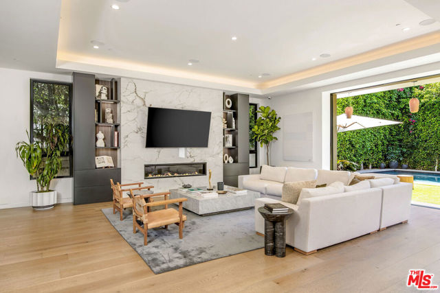 347 N Alfred Street, Los Angeles CA: https://media.crmls.org/mediaz/d11d642a-e60c-409f-a9b6-4c038fd160db.jpg