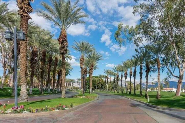 105 Brandigo Circle, Palm Desert CA: https://media.crmls.org/mediaz/d11d7151-0f86-4b8d-a32f-da7123882378.jpg