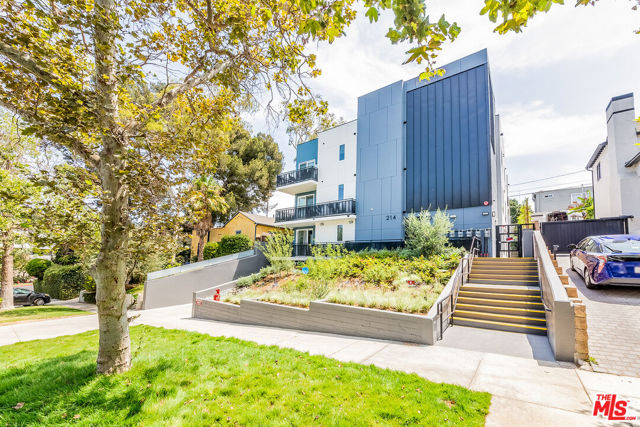 214 S Westmoreland Avenue, Los Angeles CA: https://media.crmls.org/mediaz/d11d9ba0-05f7-4e17-b00f-0d2e1070a00d.jpg