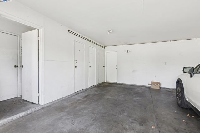 1042 Mohr Ln, Concord CA: https://media.crmls.org/mediaz/d11da958-b8dc-4a32-8912-e9724ad42d29.jpg