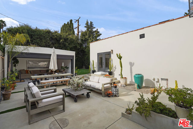927 N Vista Street, Los Angeles CA: https://media.crmls.org/mediaz/d11e275c-0dd9-45df-a7ac-62b0558b4906.jpg