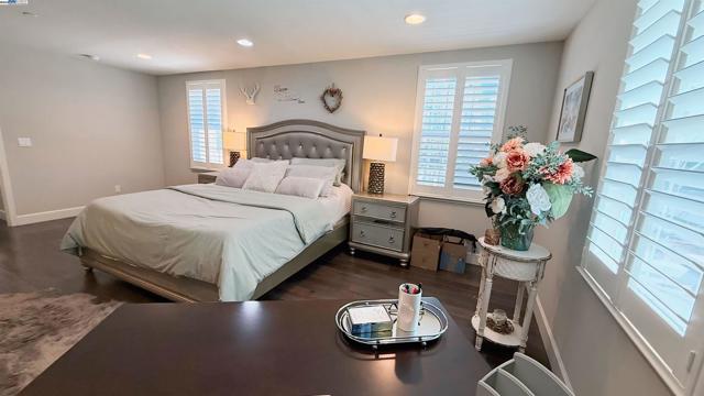 131 Lusitano Way, Gilroy CA: https://media.crmls.org/mediaz/d11e6e03-3502-42a1-8623-adcaf3f7ad21.jpg