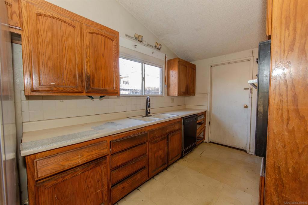 2564 Marathon Dr - photo 6