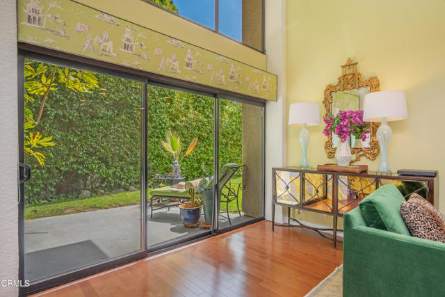 Detail Gallery Image 4 of 44 For 108 S Grand Ave, Pasadena,  CA 91105 - 3 Beds | 2/1 Baths