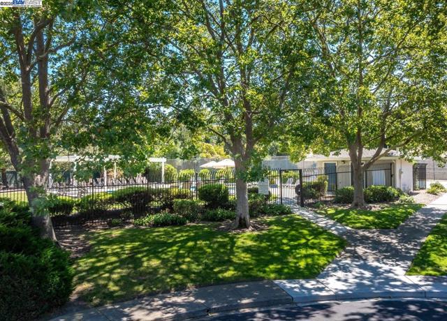 2485 Talavera Dr, San Ramon CA: https://media.crmls.org/mediaz/d11f013a-0a86-41bf-873a-781127710c59.jpg