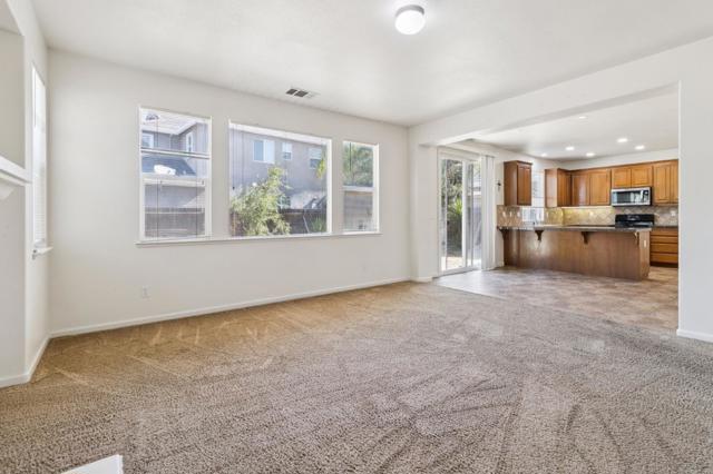 1160 Bellflower Way, Los Banos CA: https://media.crmls.org/mediaz/d11f1674-ba7d-4544-b6c2-a2cd932508b6.jpg