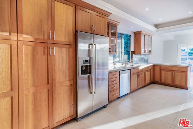 619 N RODEO Drive, Beverly Hills CA: https://media.crmls.org/mediaz/d11f2ec9-b23a-4503-802b-1699f53f2793.jpg