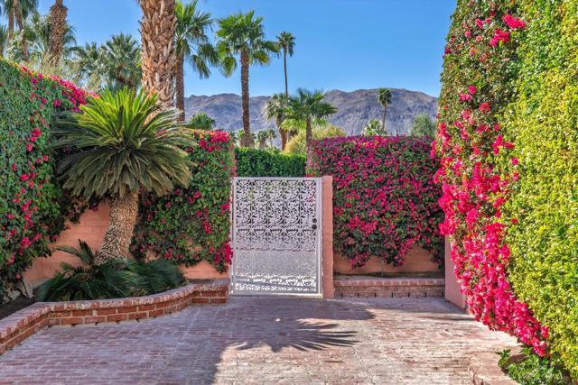 46640 Amir Drive, Palm Desert CA: https://media.crmls.org/mediaz/d11f5052-bb93-470f-9351-ea1a98f0881b.jpg