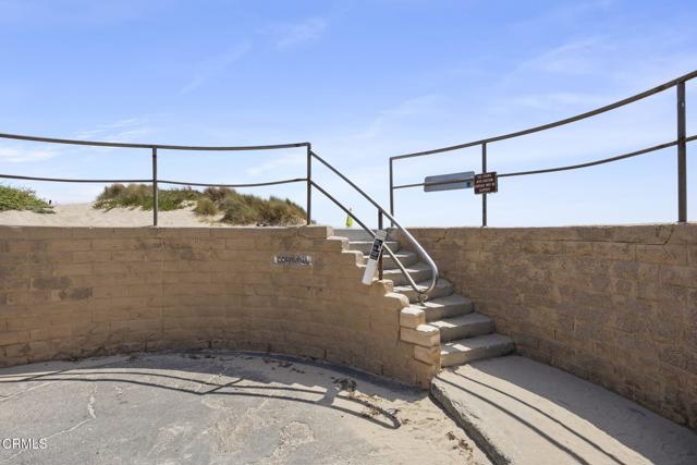 1218 Cornwall Lane, Ventura CA: https://media.crmls.org/mediaz/d11fc6c7-bf45-4d95-834d-a80d28d12776.jpg