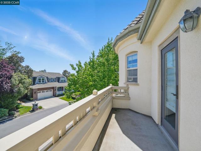 135 Diablo Ranch Ct, Danville CA: https://media.crmls.org/mediaz/d11fff7f-9bd5-42d1-bf51-8f51bd6120dc.jpg