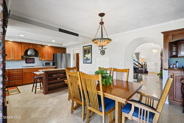 744 Calle Las Colinas, Newbury Park CA: https://media.crmls.org/mediaz/d120099a-15b5-4fbd-b093-d0c4a829eec1.jpg