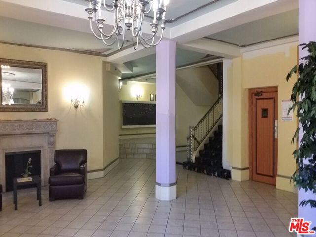 5640 Franklin Avenue, Los Angeles CA: https://media.crmls.org/mediaz/d1201f22-75f8-44eb-aec4-7e70b78e1085.jpg