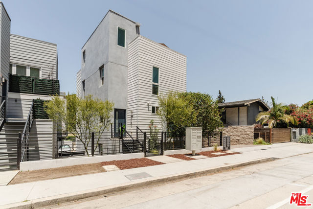 1931 Griffith Park Boulevard, Los Angeles CA: https://media.crmls.org/mediaz/d12044ae-e8dd-4575-91bc-533c5803256a.jpg