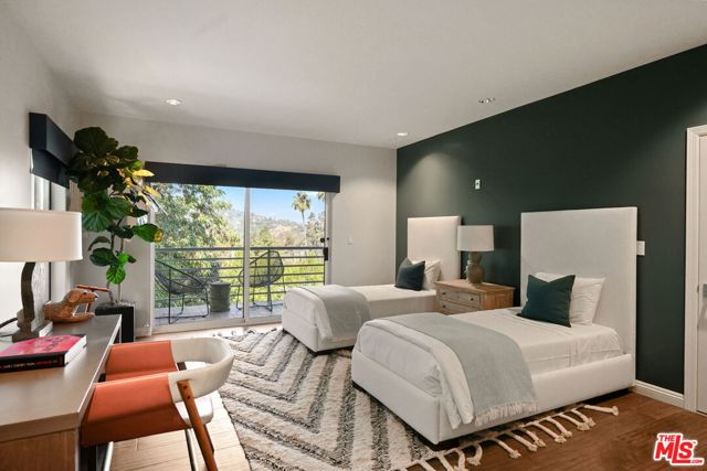 3275 N Knoll Drive, Los Angeles CA: https://media.crmls.org/mediaz/d1206939-824a-432a-8daa-eda87c97c617.jpg