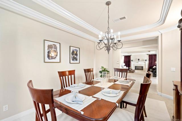 Detail Gallery Image 6 of 52 For 5273 Greenwillow Ln, San Diego,  CA 92130 - 5 Beds | 5/1 Baths