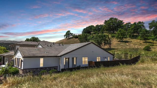 9283 Rancho Hills Drive, Gilroy CA: https://media.crmls.org/mediaz/d12090f5-5fa6-43c0-a18a-f7db8e5adf64.jpg