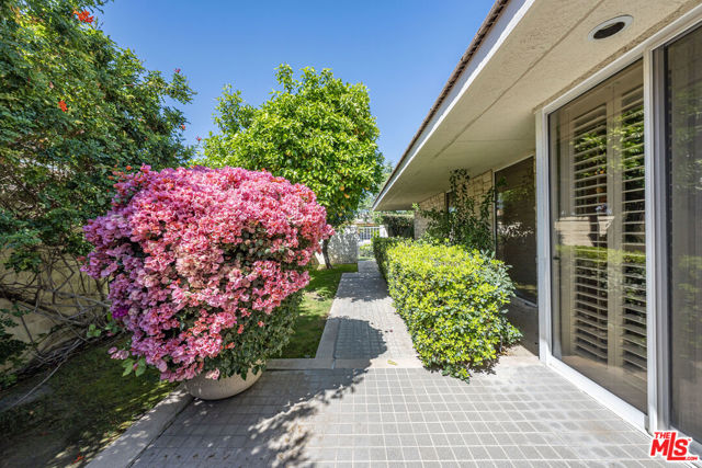 7 Churchill Lane, Rancho Mirage CA: https://media.crmls.org/mediaz/d120ab88-d4de-4f30-80f2-886487e1646b.jpg